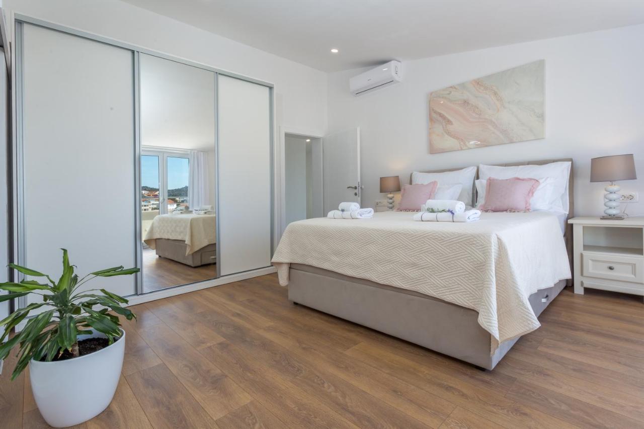 Golden View Penthouse Apartment Hvar Town Bagian luar foto